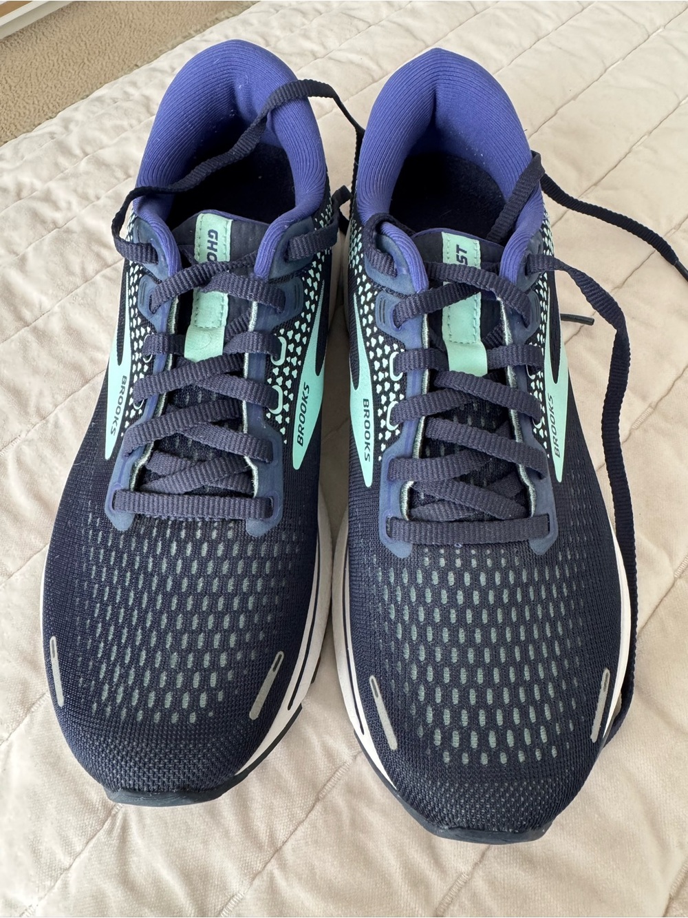 Brooks Ghost Women's Running Shoes in Navy and Mint - Picture 6 of 6